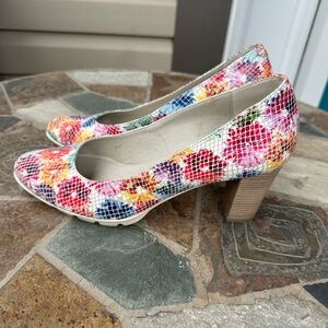 Floral Patterned Block Heel Pumps